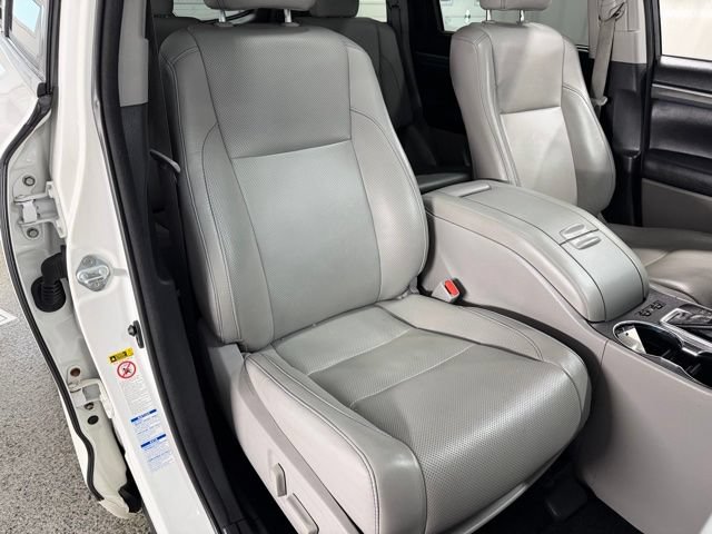 Used 2018 Toyota Highlander Limited AWD/4WD image 28