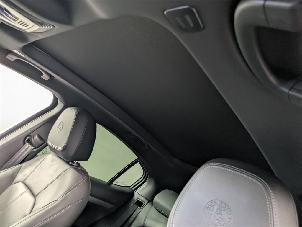 New 2025 Alfa Romeo Stelvio Sprint image 12