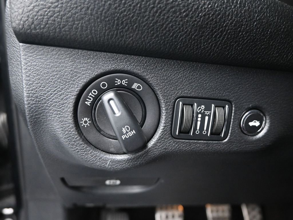 Used 2016 Dodge Challenger R/T RWD image 19