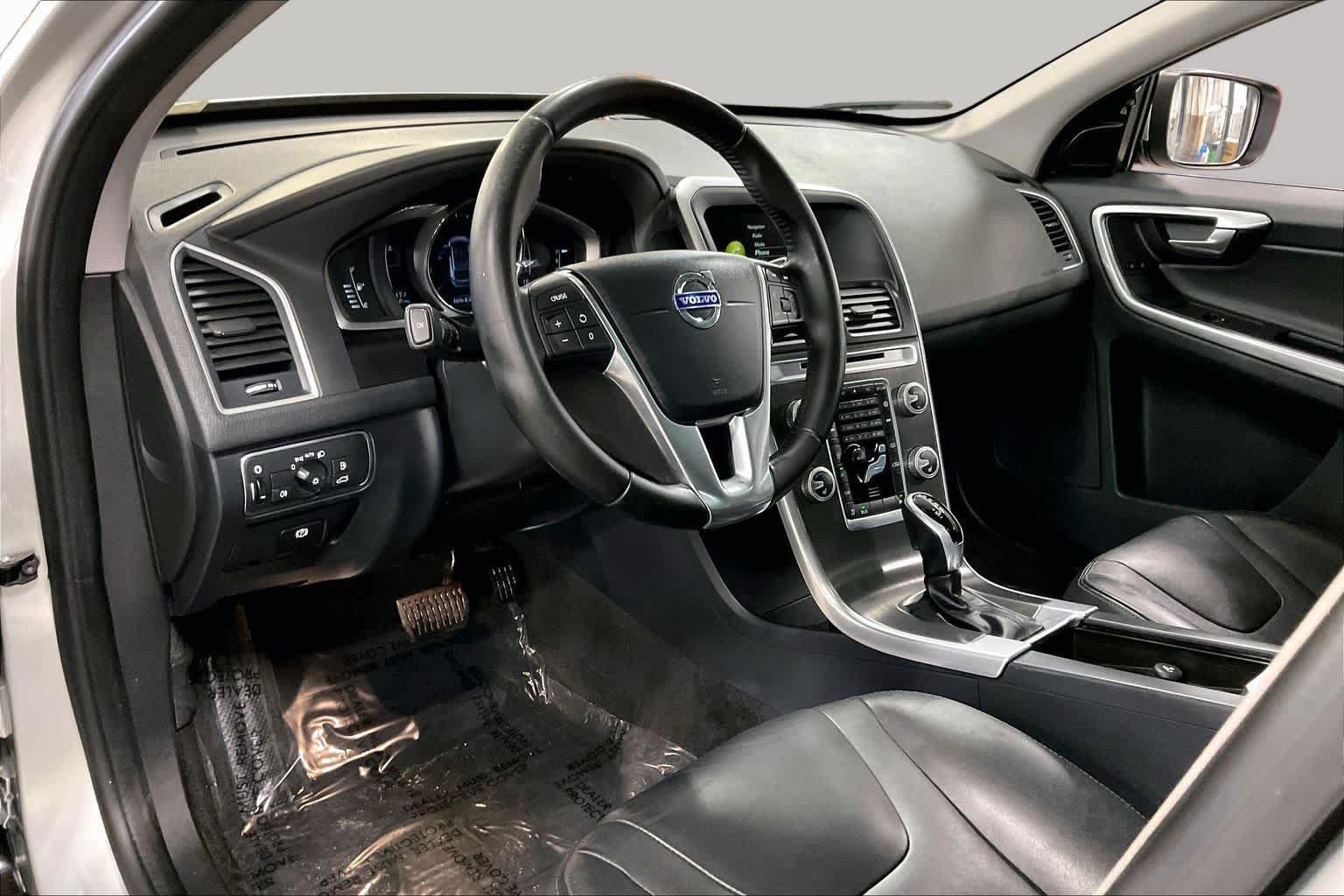 Used 2016 Volvo XC60 T5 Premier w/ Proximity Package AWD/4WD image 18