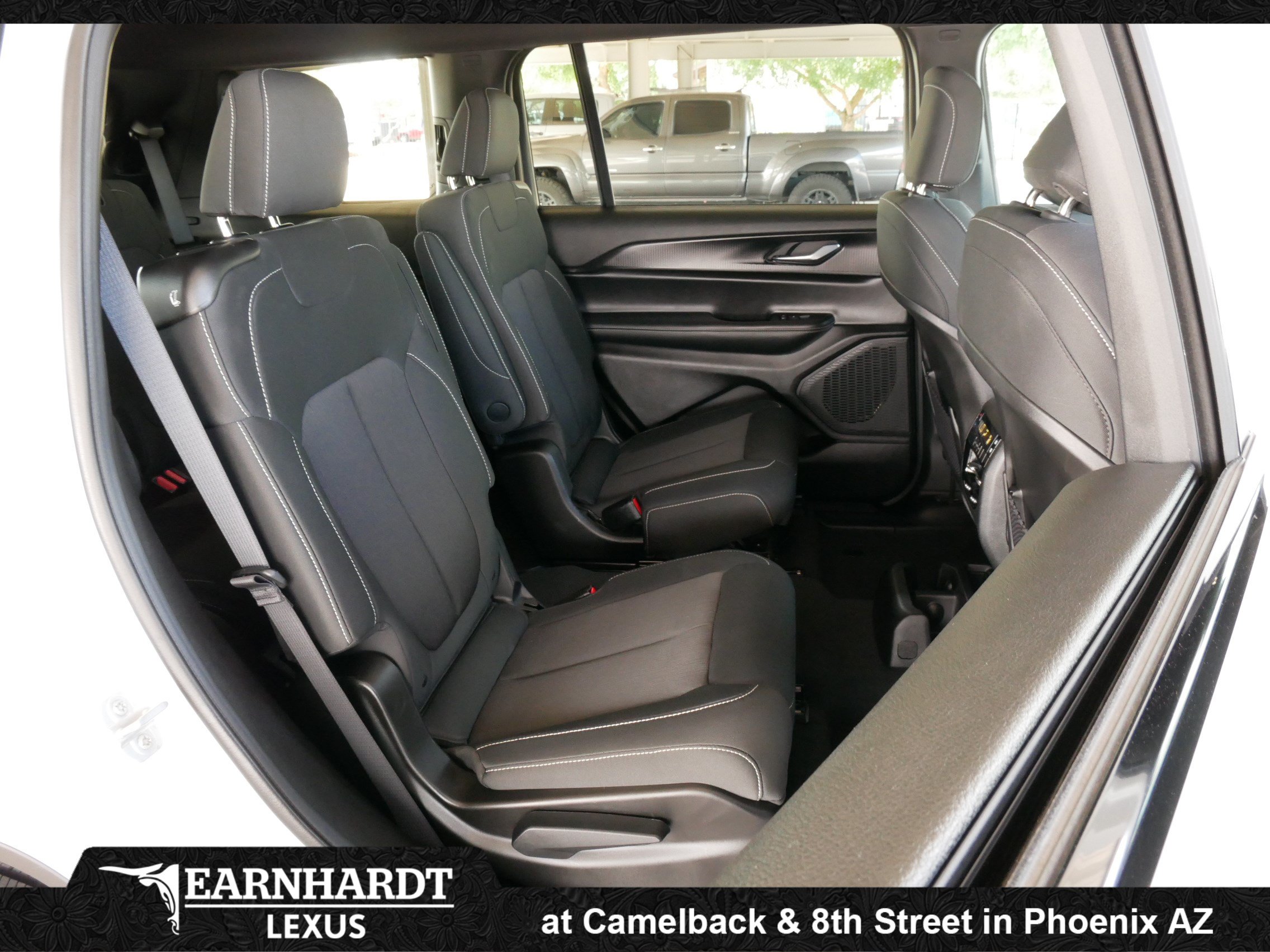 Used 2025 Jeep Grand Cherokee L Laredo RWD image 14