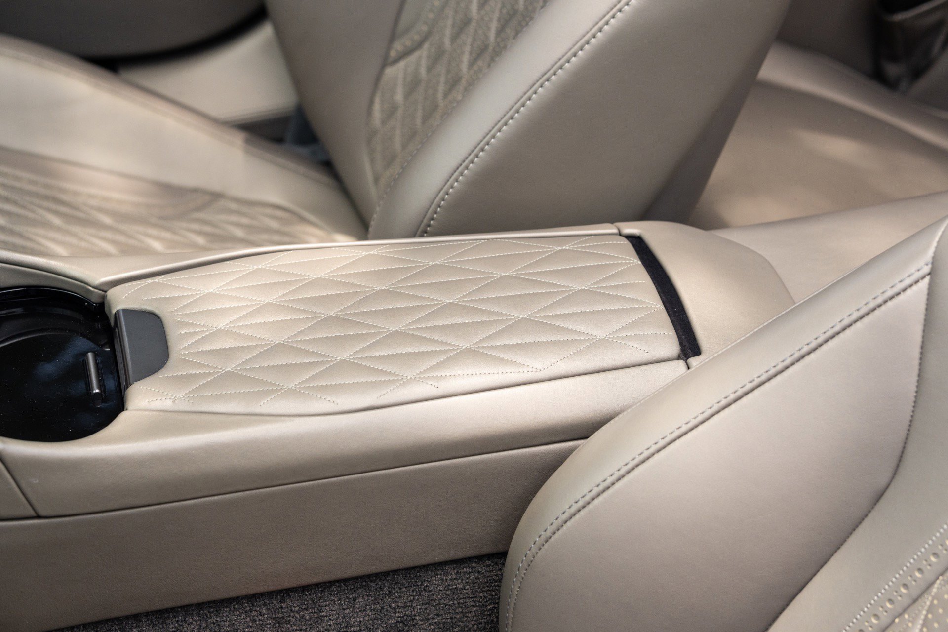 Used 2024 Aston Martin DB12 Convertible RWD image 46
