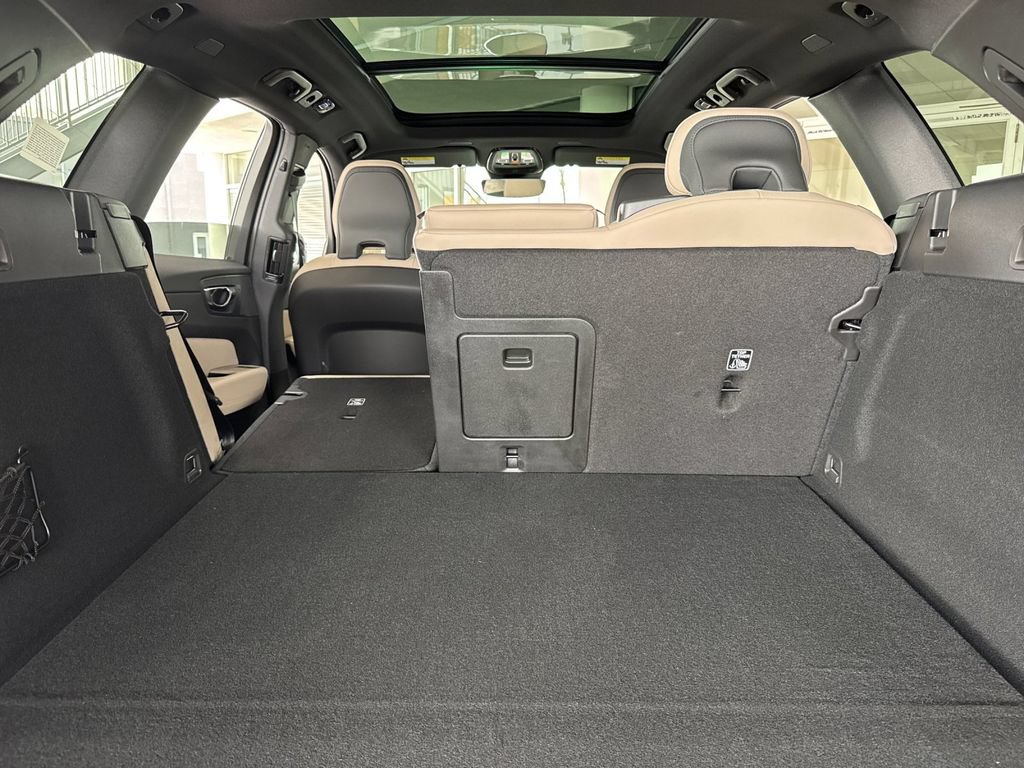 New 2026 Volvo XC60 T8 Plus w/ Protection Package Premier AWD/4WD image 14
