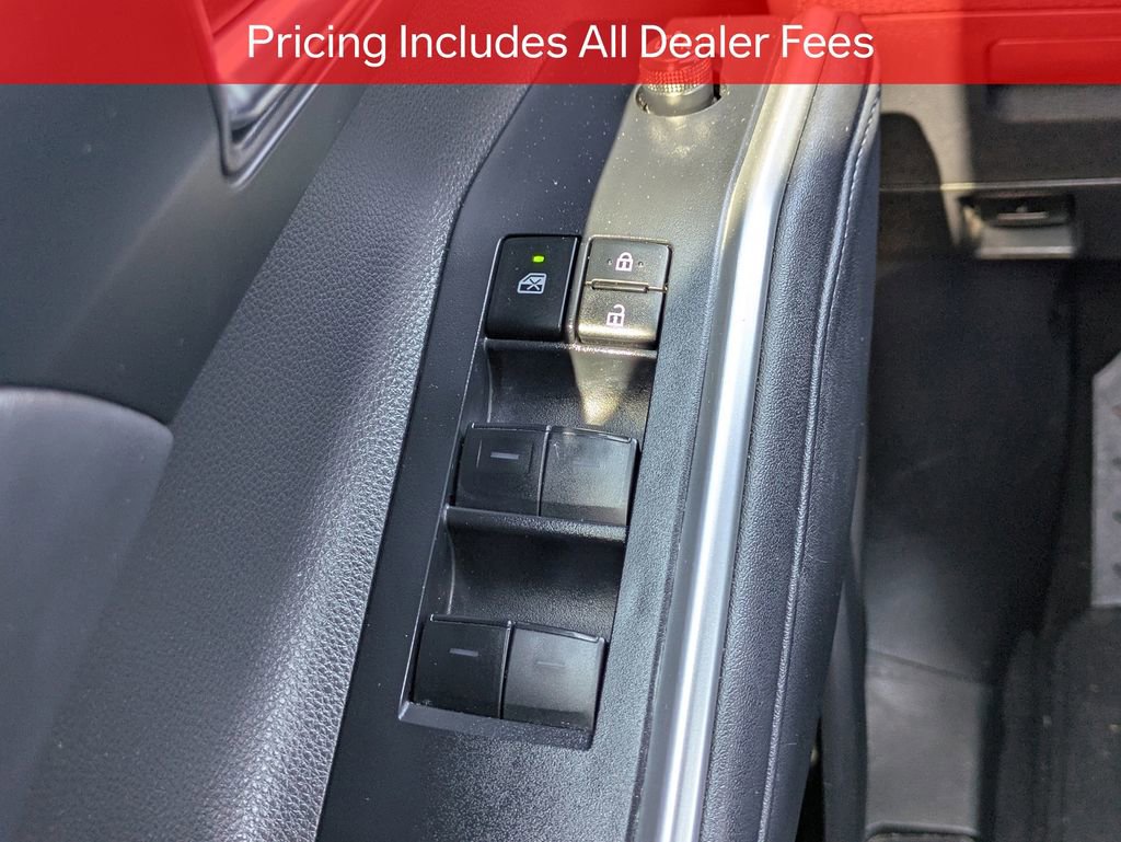 Used 2023 Toyota Highlander XLE FWD image 27