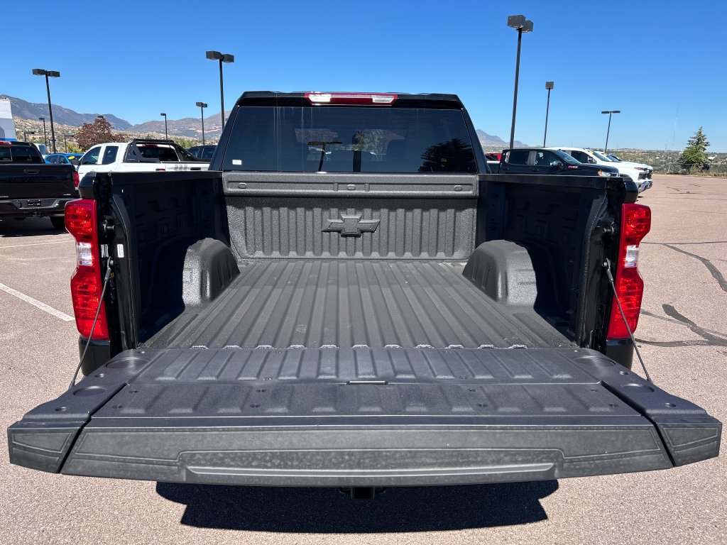 New 2026 Chevrolet Silverado 1500 Custom Trail Boss w/ LPO, Dark Essentials Package AWD/4WD image 5
