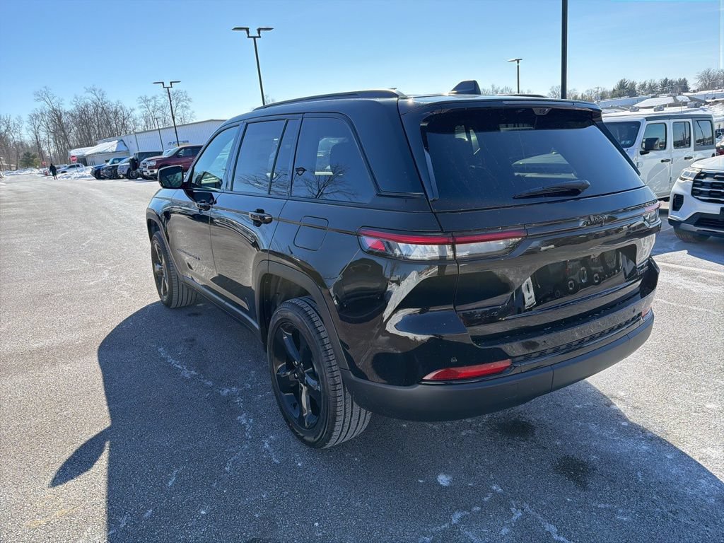 New 2025 Jeep Grand Cherokee Limited w/ Luxury Tech Group II AWD/4WD image 4
