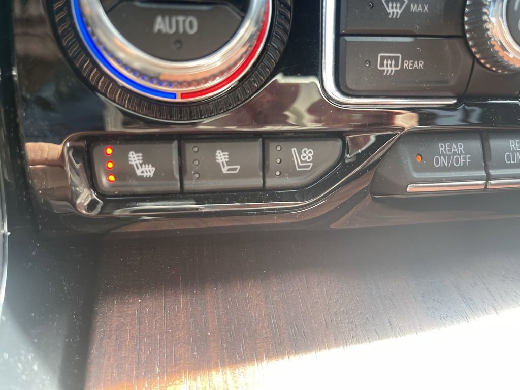 Used 2023 GMC Yukon Denali Ultimate image 21