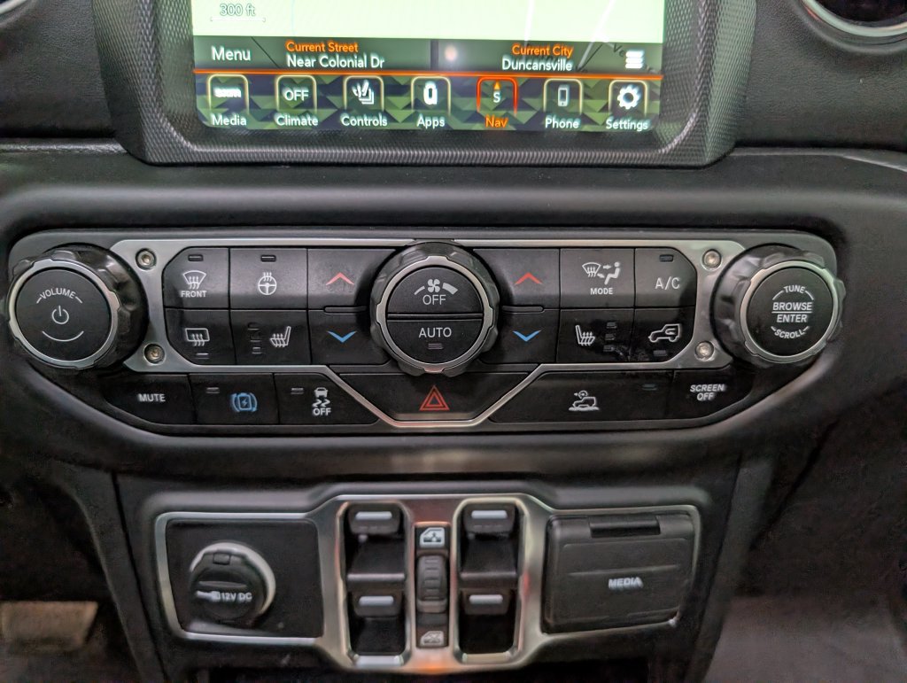 Used 2023 Jeep Wrangler Unlimited Sahara w/ Cold Weather Group AWD/4WD image 21