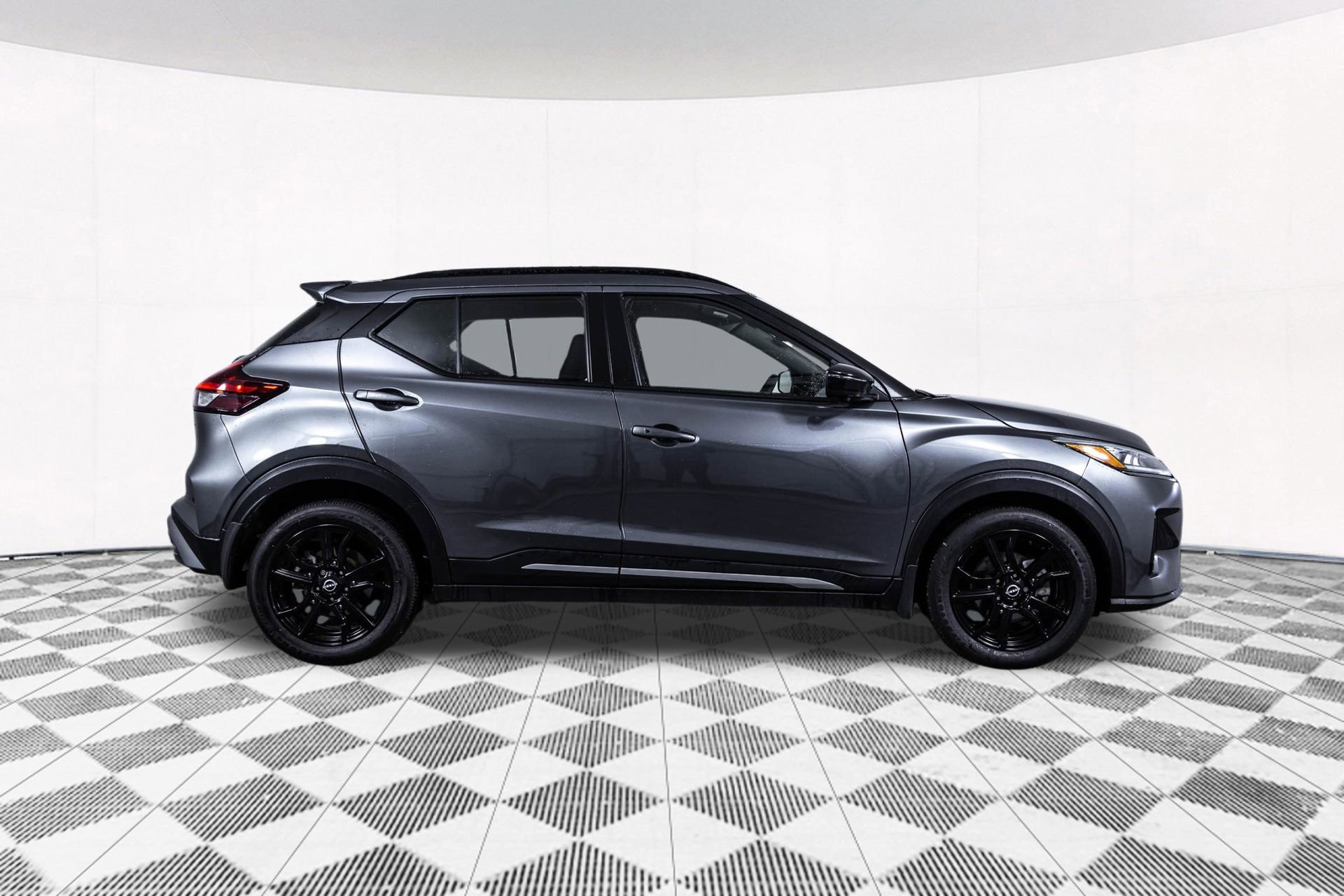 Used 2024 Nissan Kicks SR FWD image 19
