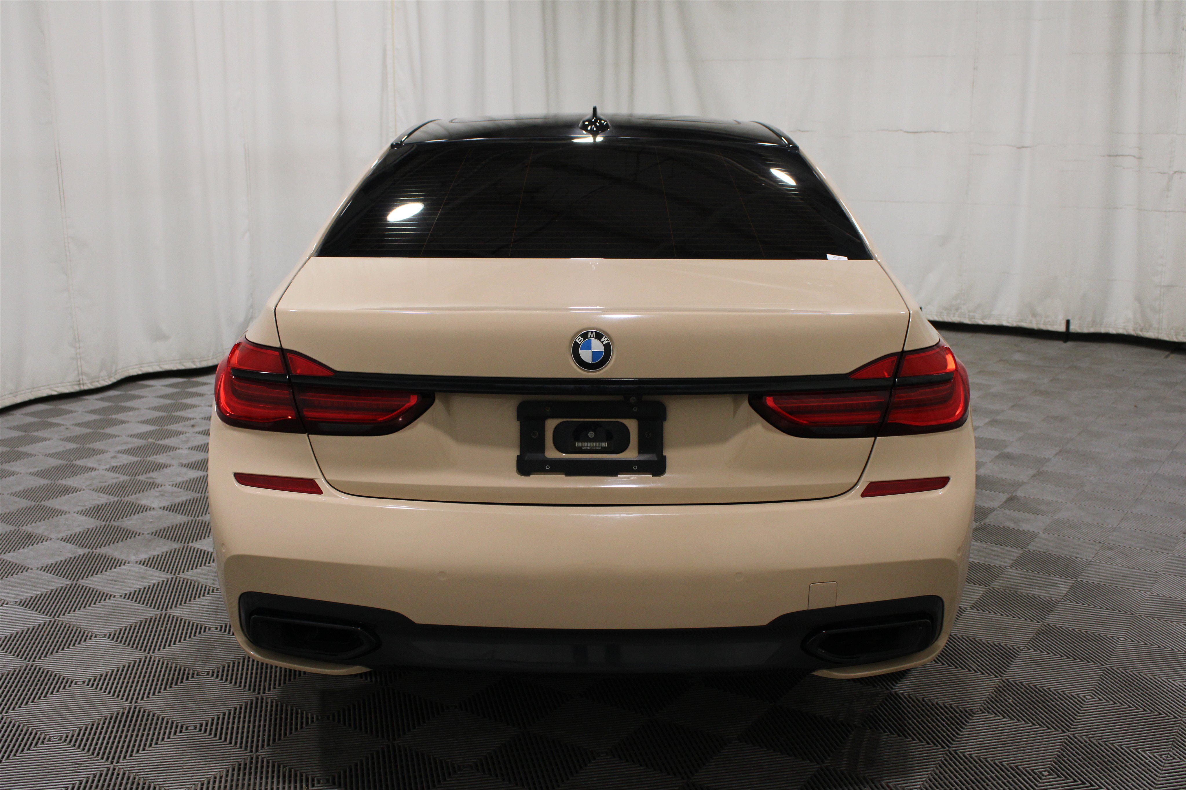 Used 2019 BMW 750i xDrive w/ M Sport Package AWD/4WD image 33