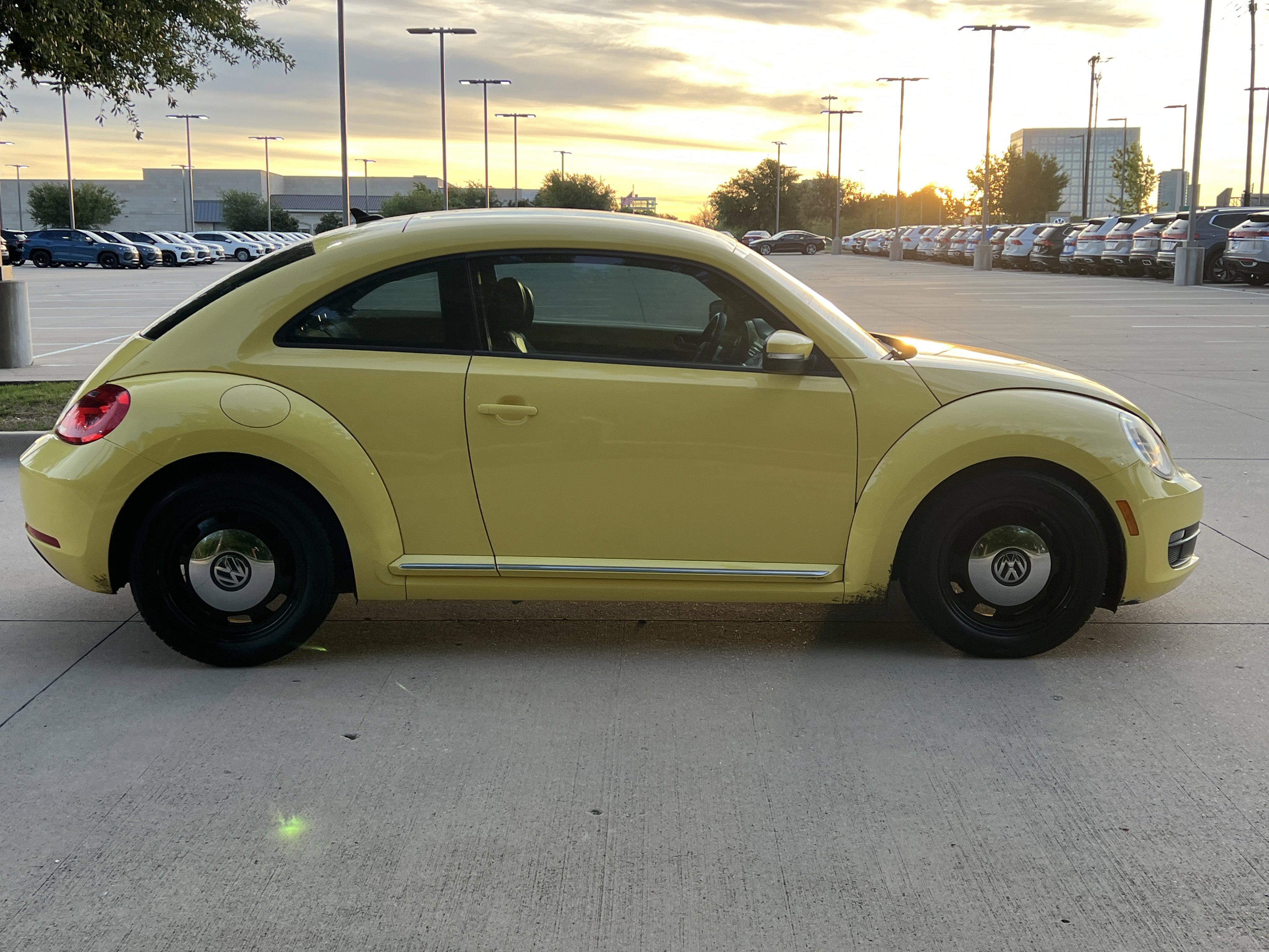 Used 2014 Volkswagen Beetle 2.5 image 11