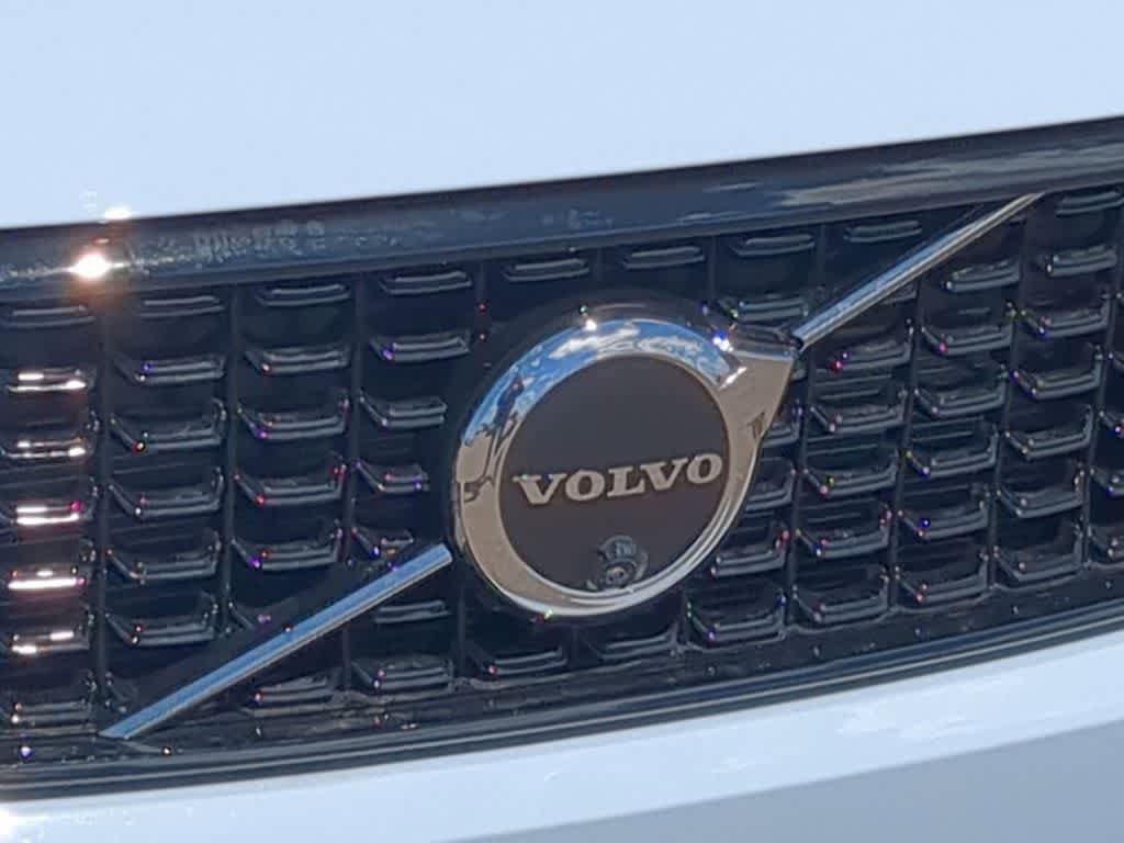 New 2026 Volvo XC40 B5 Plus w/ Protection Package Premier AWD/4WD image 11