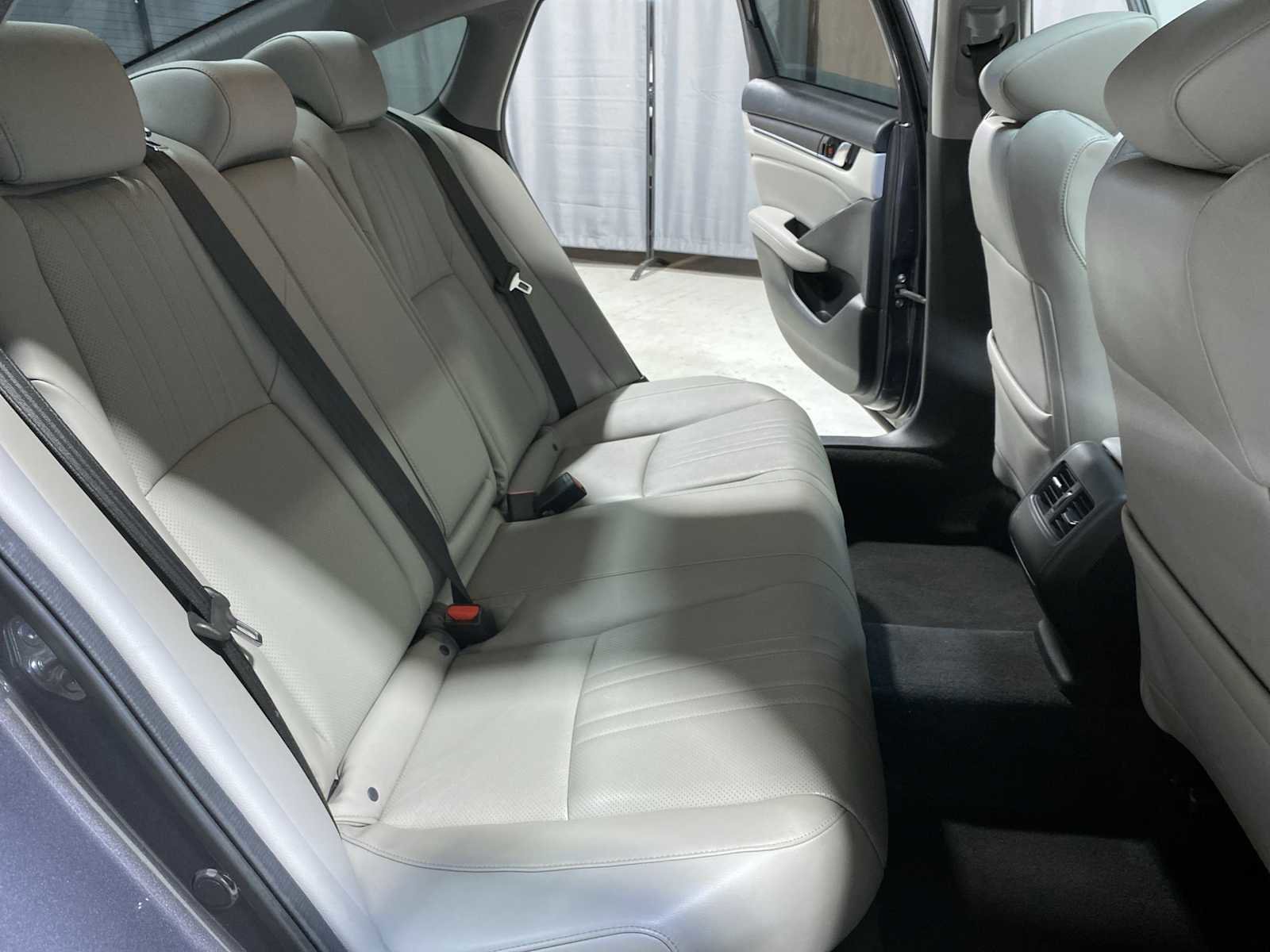 Used 2018 Honda Accord Touring image 13