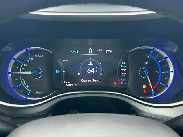 Used 2022 Chrysler Pacifica Touring-L w/ Uconnect Theater Family Group image 32