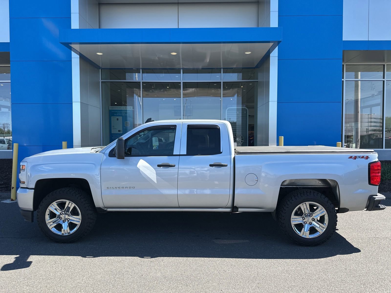 Used 2019 Chevrolet Silverado 1500 Custom w/ Custom Convenience Package AWD/4WD image 8