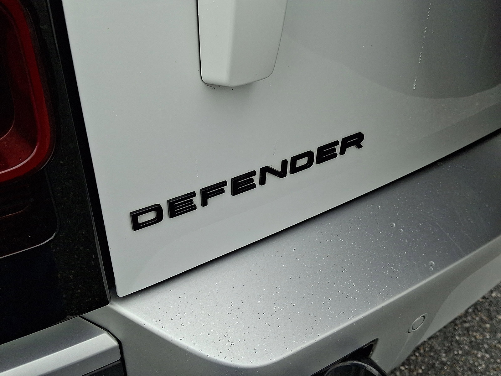 Used 2025 Land Rover Defender 130 S image 29