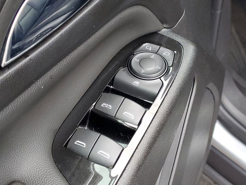 Used 2023 Chevrolet Equinox Premier image 21