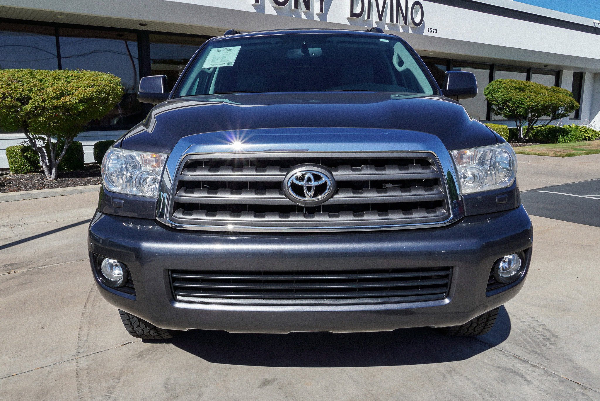 Used 2016 Toyota Sequoia SR5 w/ Premium Package AWD/4WD image 3