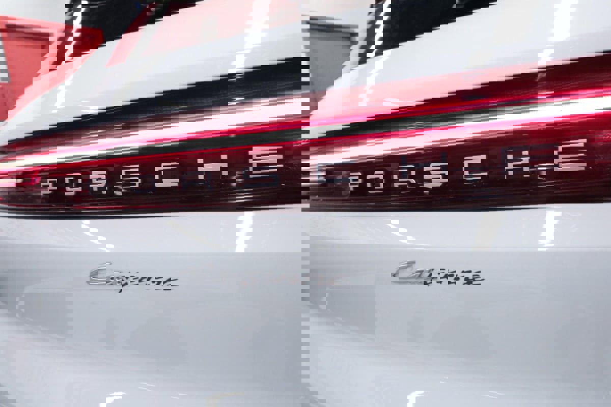 Used 2024 Porsche Cayenne AWD/4WD image 35