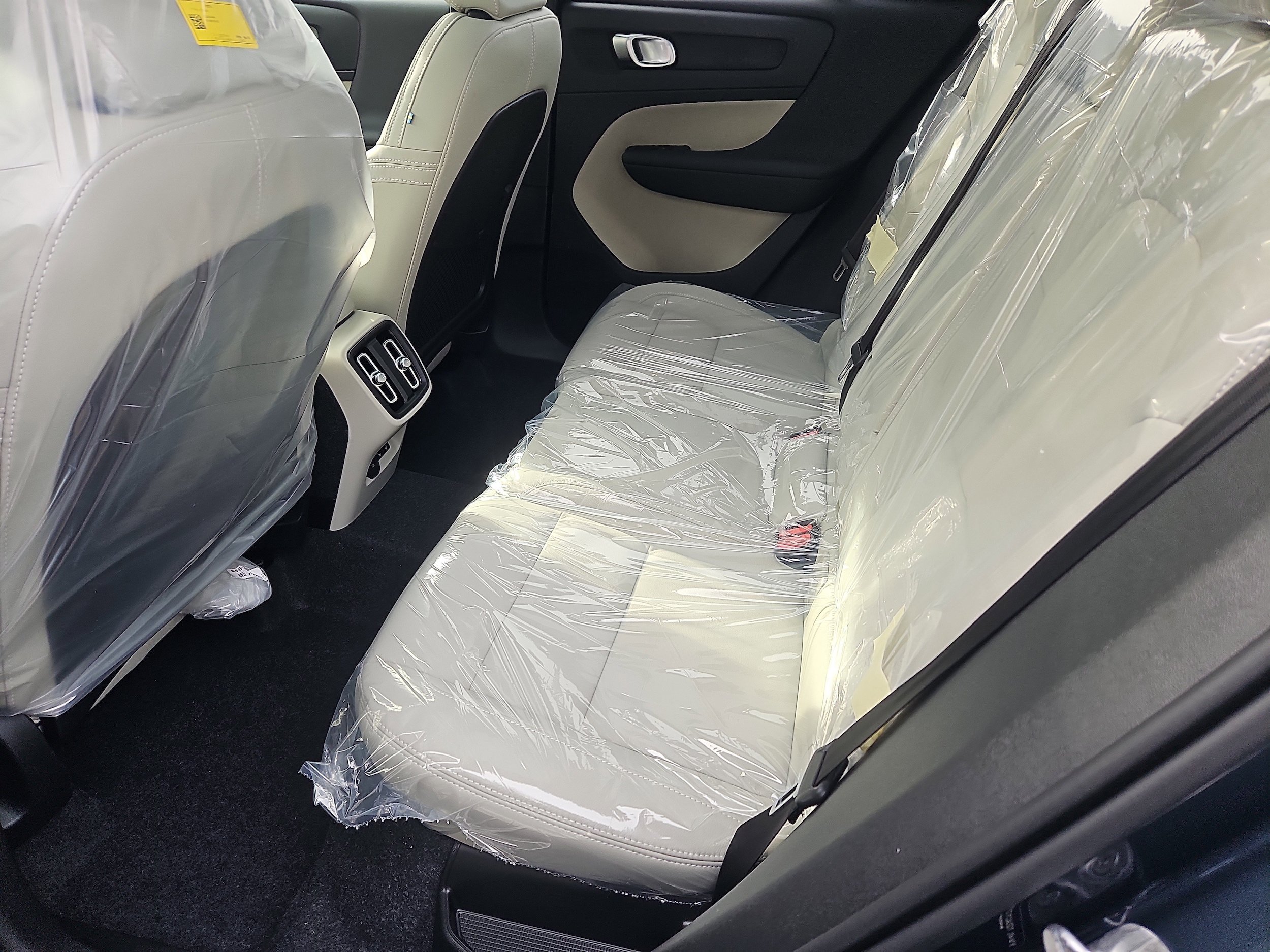 New 2026 Volvo XC40 B5 Plus w/ Protection Package Premier AWD/4WD image 23