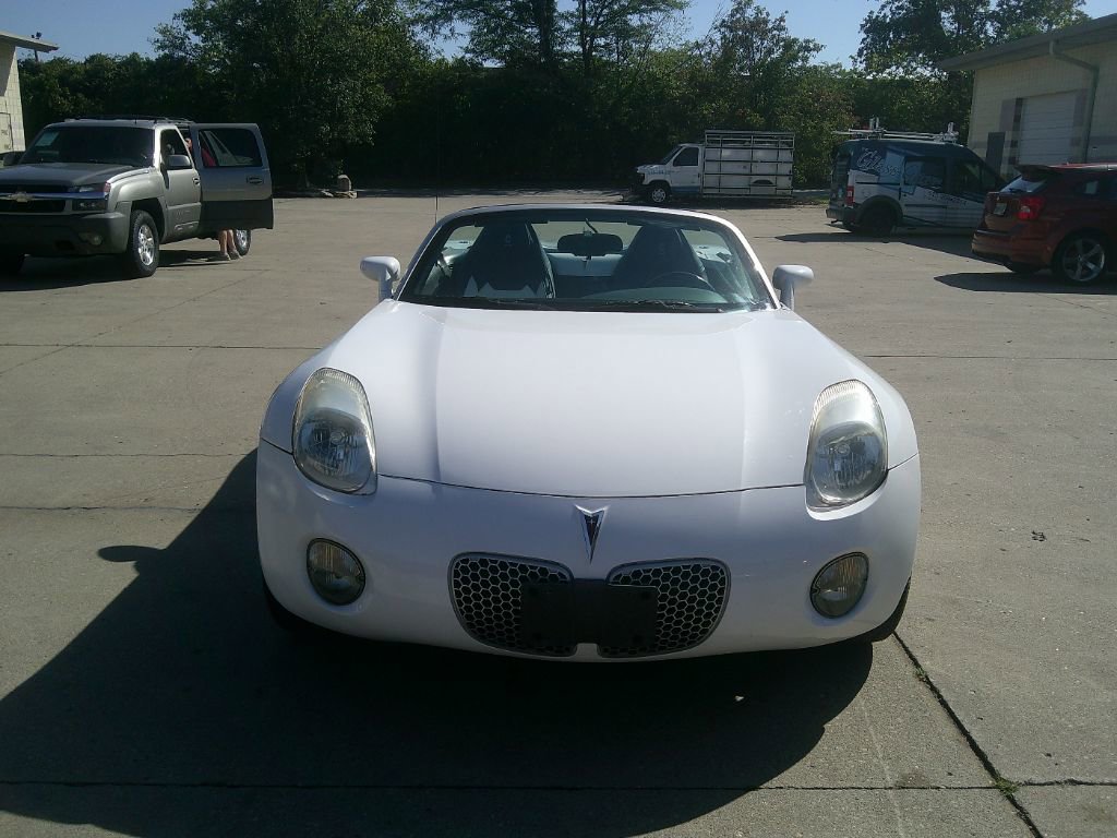 Used 2008 Pontiac Solstice Convertible w/ Premium Package image 2