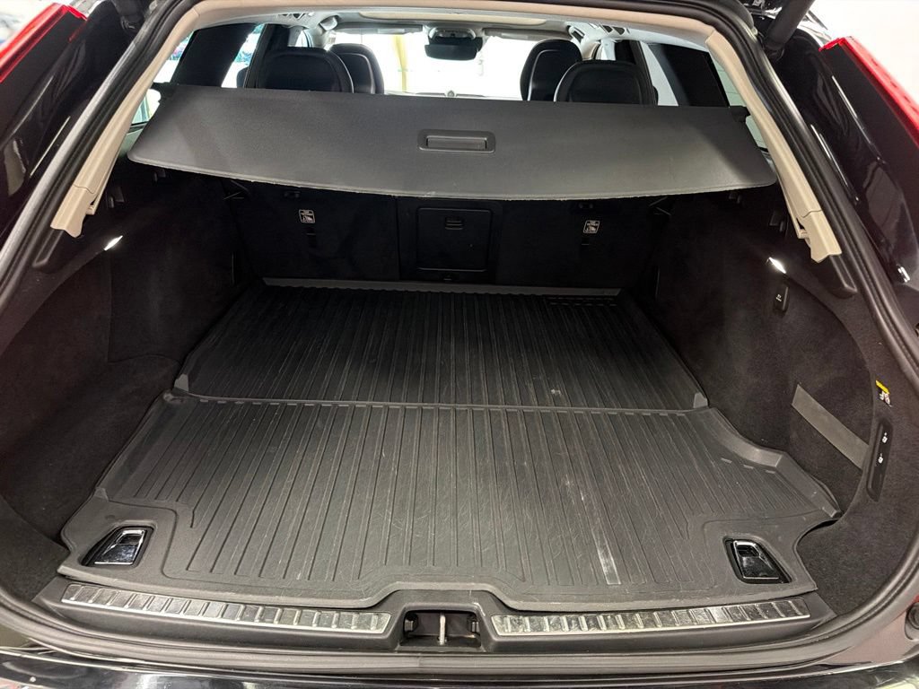 Used 2018 Volvo V90 T6 Cross Country w/ Convenience Package AWD/4WD image 12