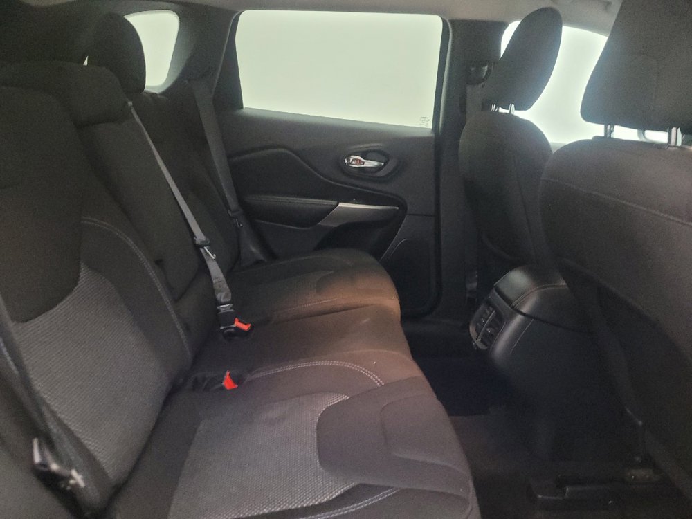 Used 2021 Jeep Cherokee Latitude AWD/4WD image 19