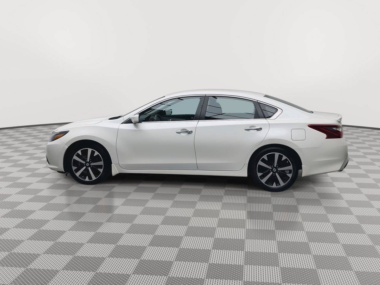 Used 2018 Nissan Altima 2.5 SR FWD image 29