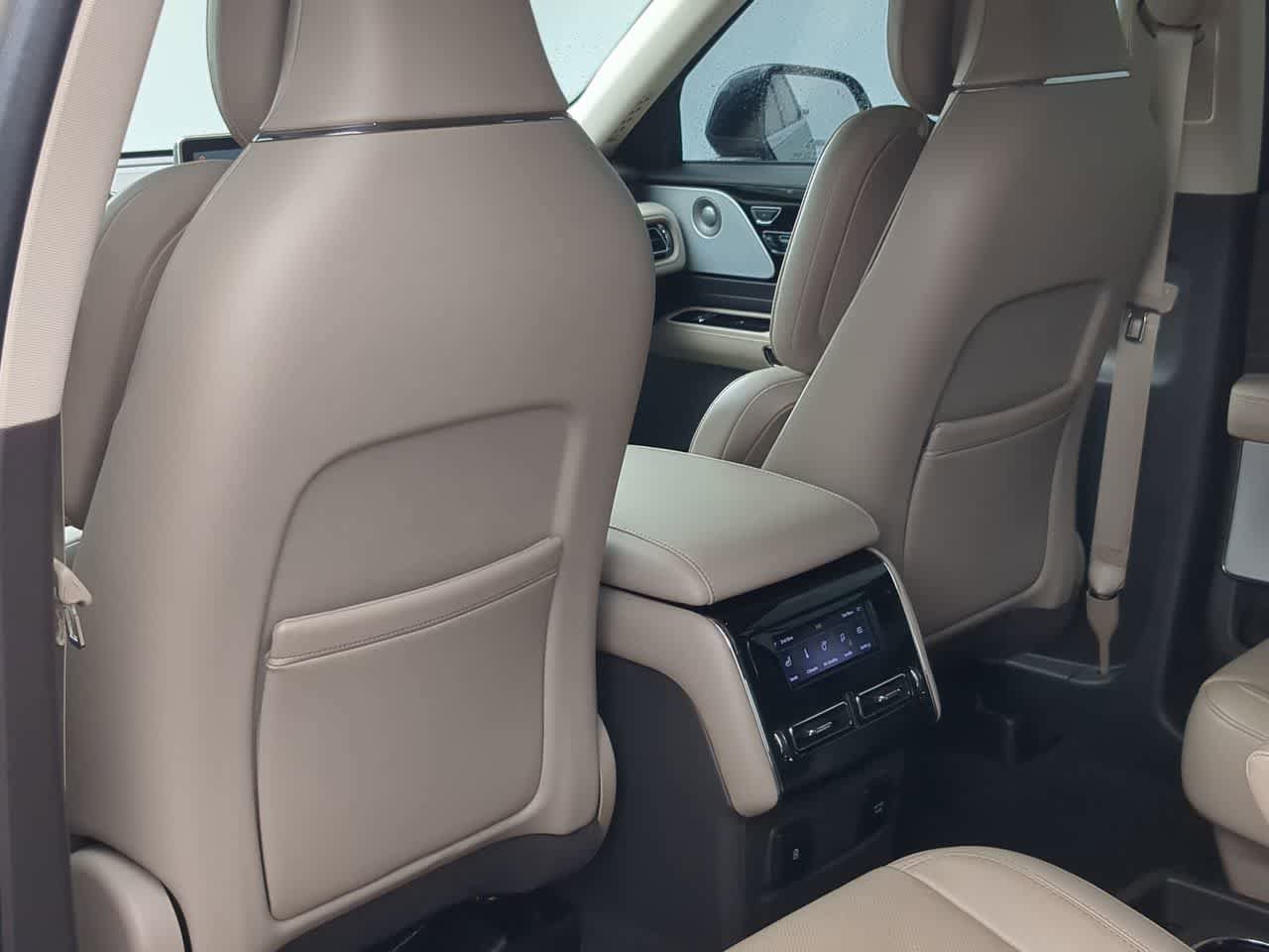 Used 2023 Lincoln Aviator Reserve w/ Equipment Group 201A RWD image 18
