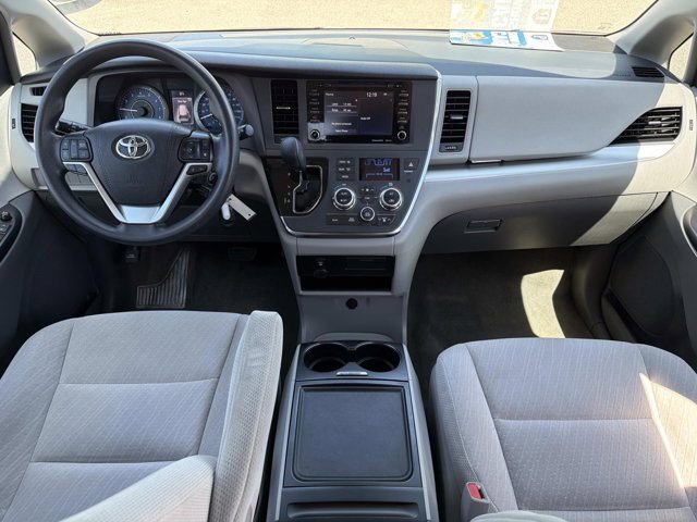 Used 2018 Toyota Sienna LE image 20