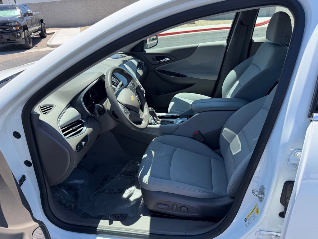Used 2017 Chevrolet Malibu LT FWD image 11