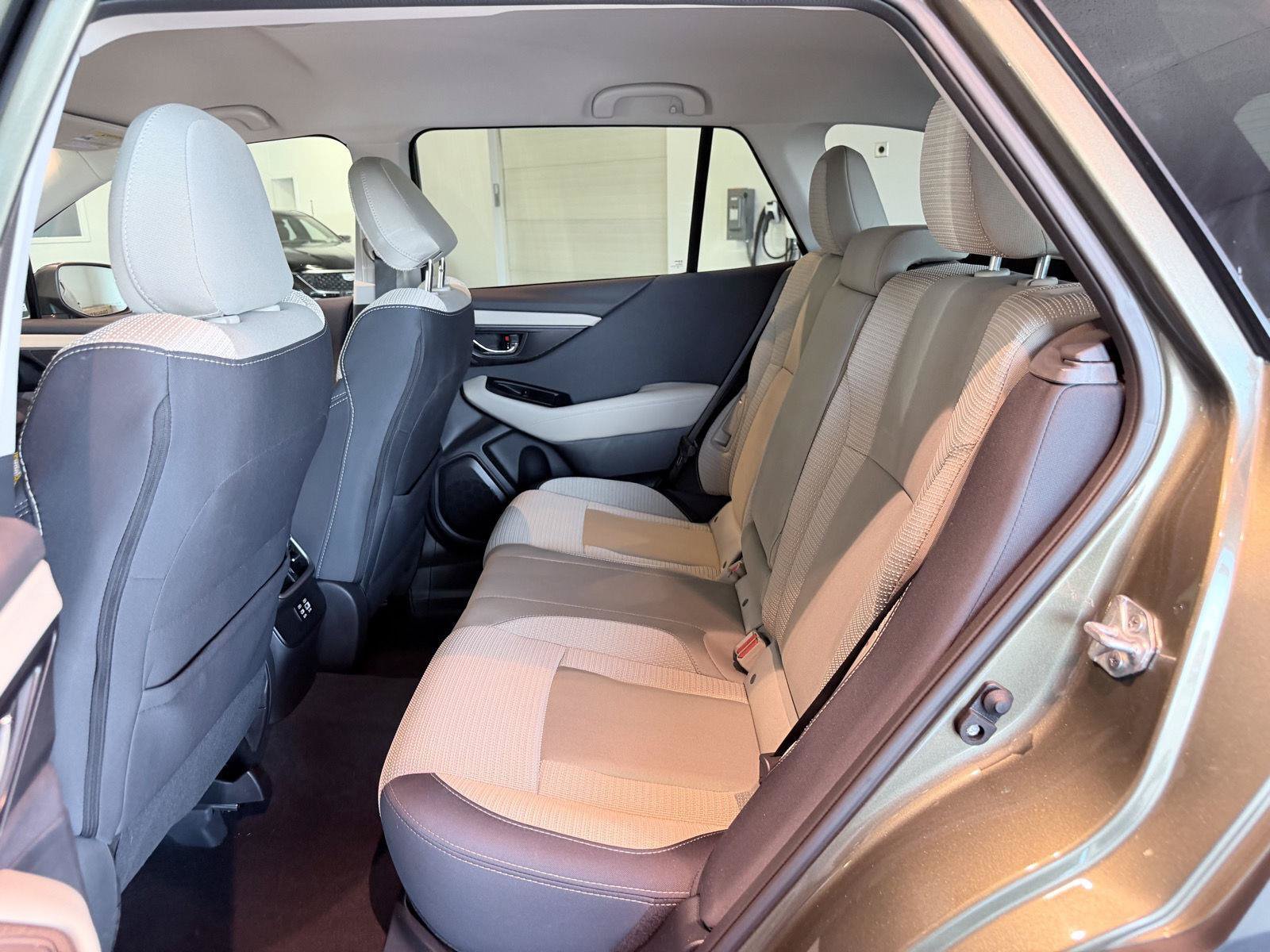 Used 2025 Subaru Outback Premium AWD/4WD image 22