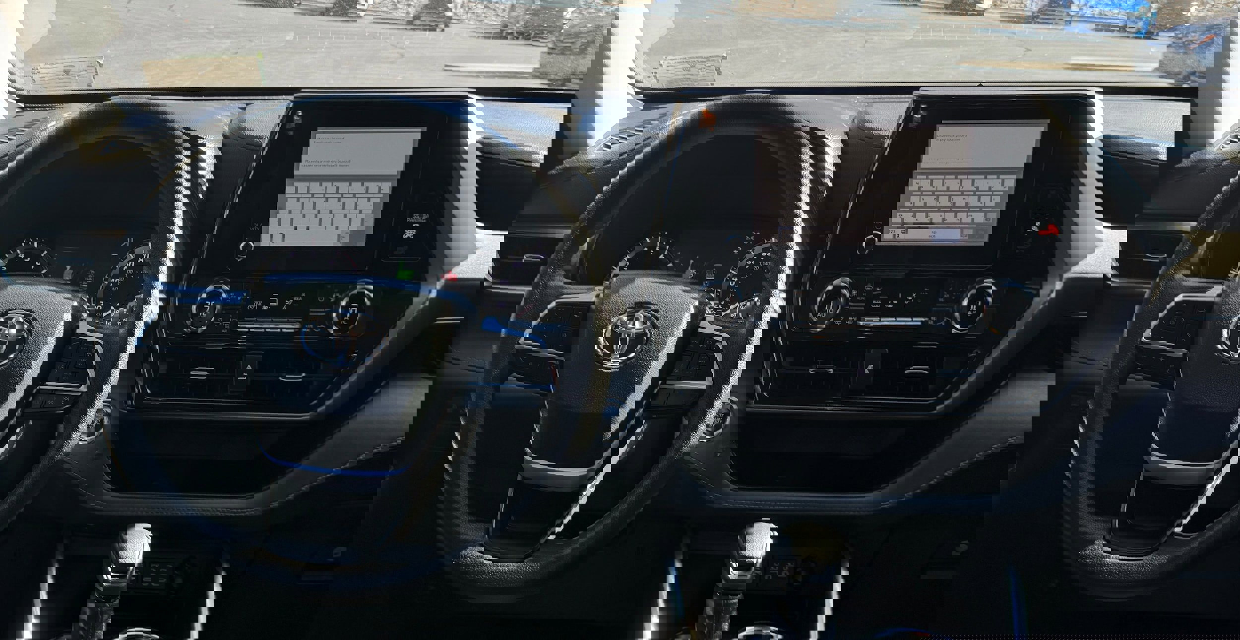 Used 2023 Toyota Highlander L image 11