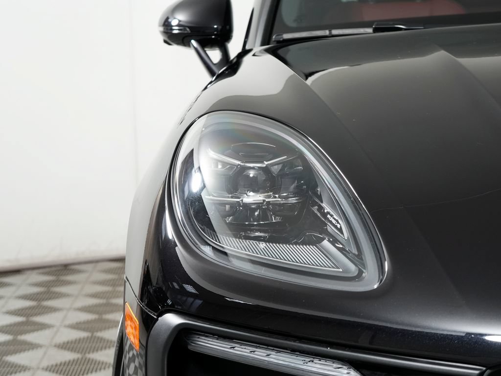 Certified 2026 Porsche Macan AWD/4WD image 11