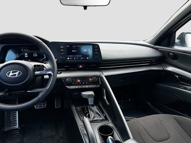 Certified 2025 Hyundai Elantra Sport FWD image 22