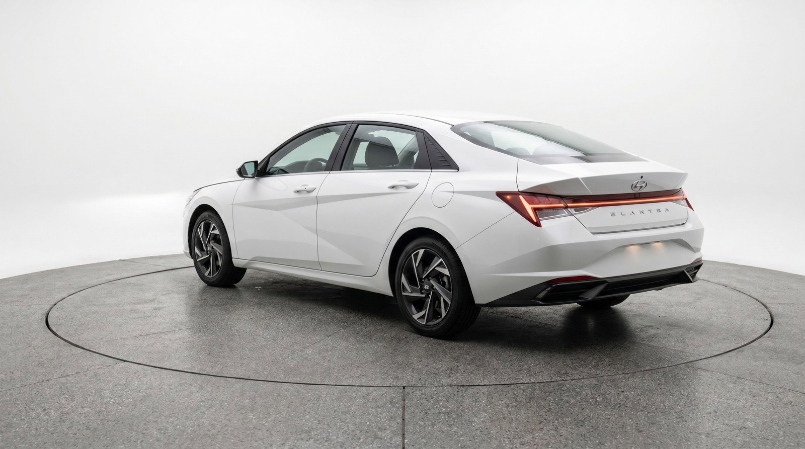 Used 2025 Hyundai Elantra SEL image 6