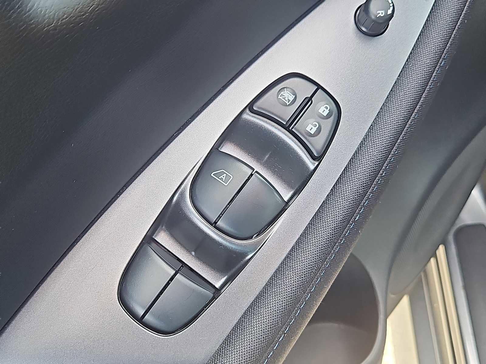 Used 2022 Nissan Leaf S image 23