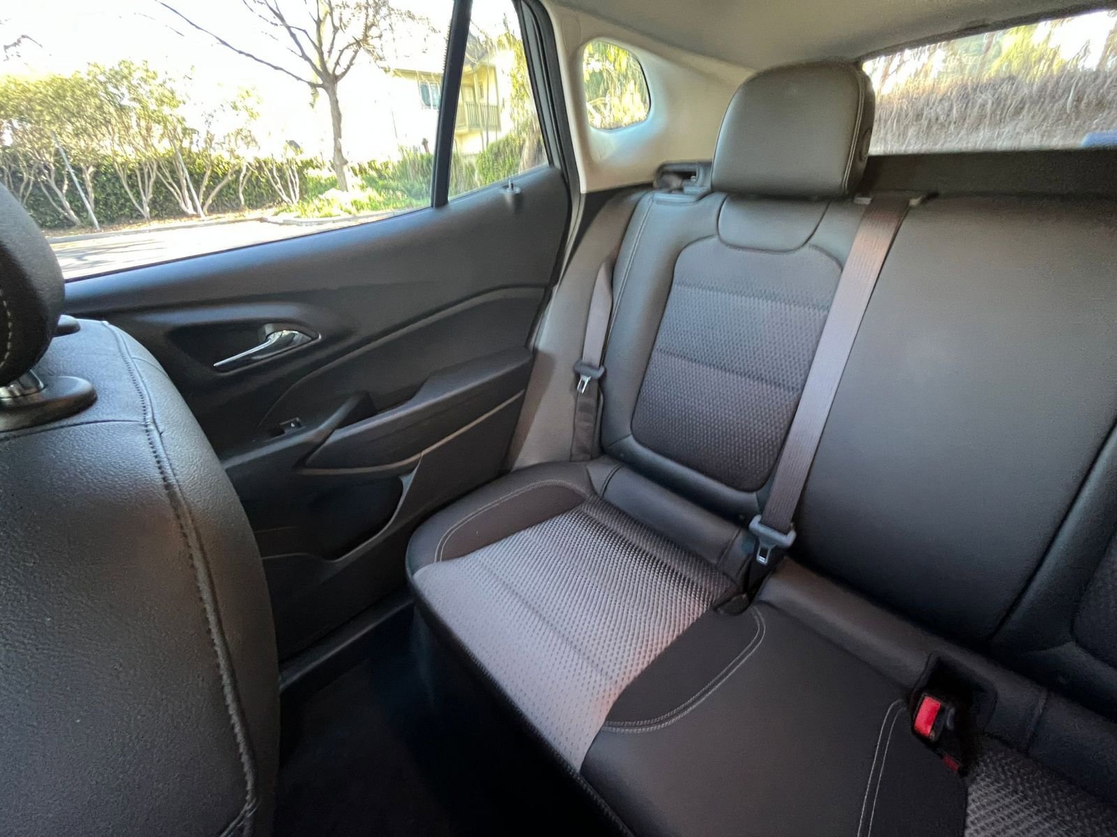 Used 2025 Chevrolet Trax LT image 38