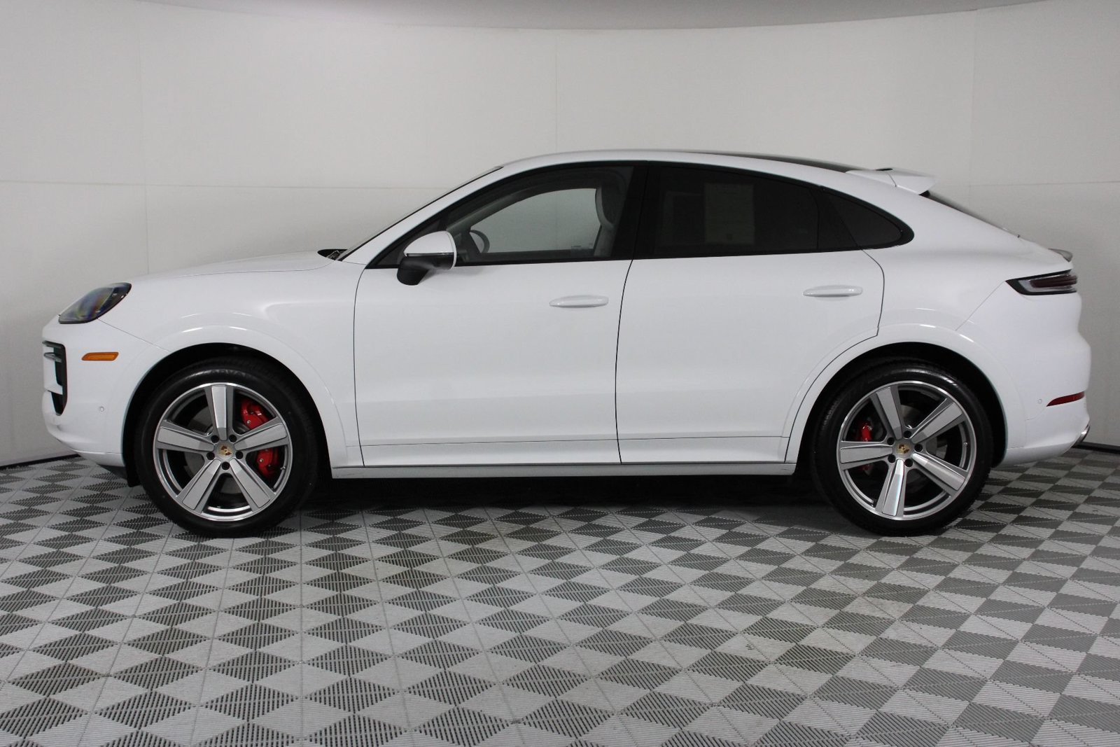 Certified 2026 Porsche Cayenne S AWD/4WD image 2