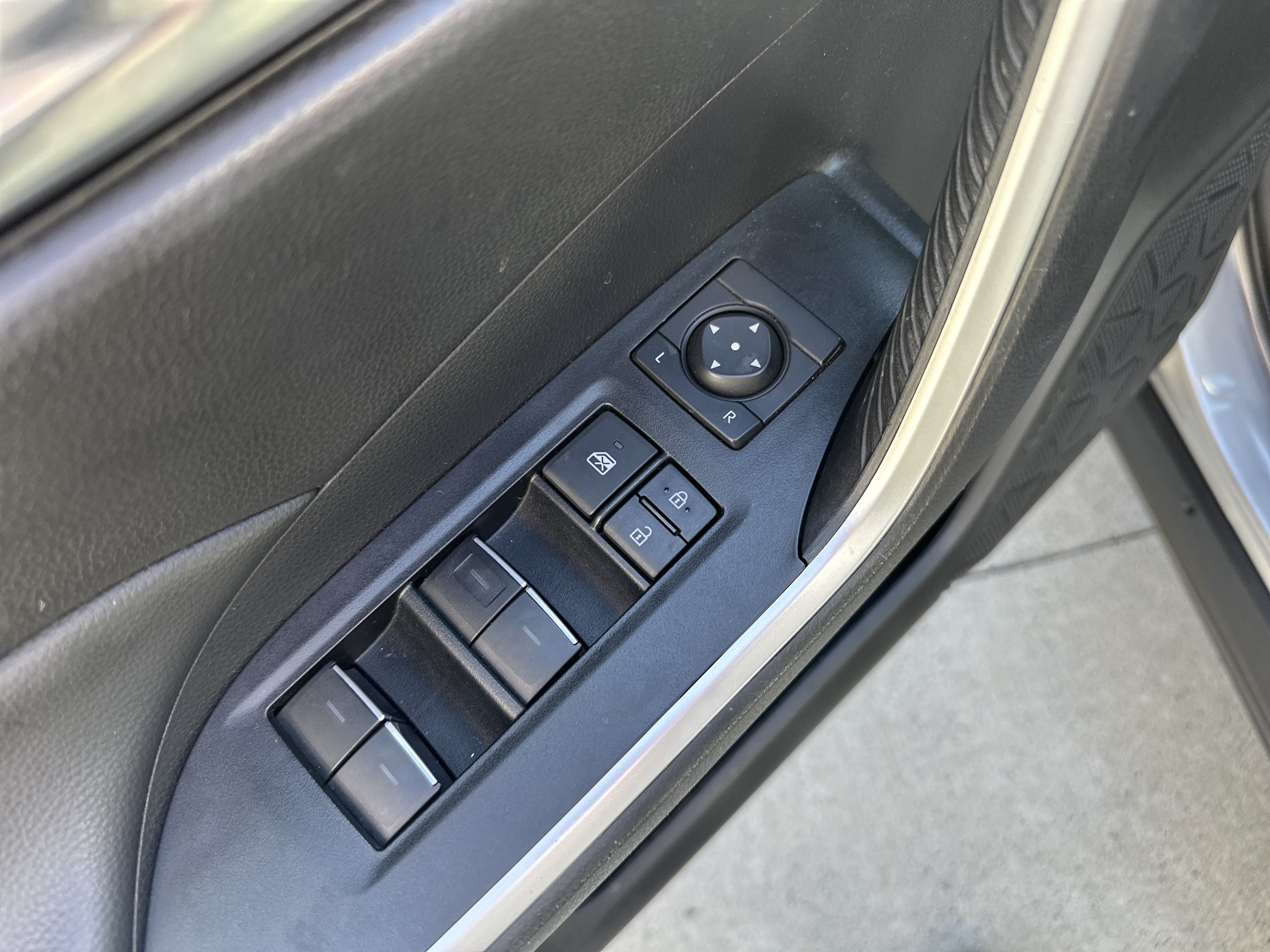 Used 2024 Toyota RAV4 XLE AWD/4WD image 15