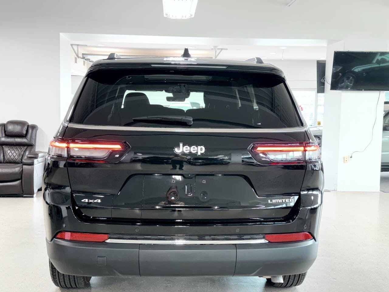 Used 2025 Jeep Grand Cherokee L Limited image 4