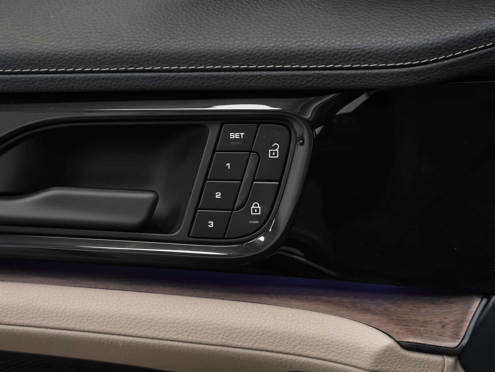 Certified 2025 Porsche Panamera 4 AWD/4WD image 32