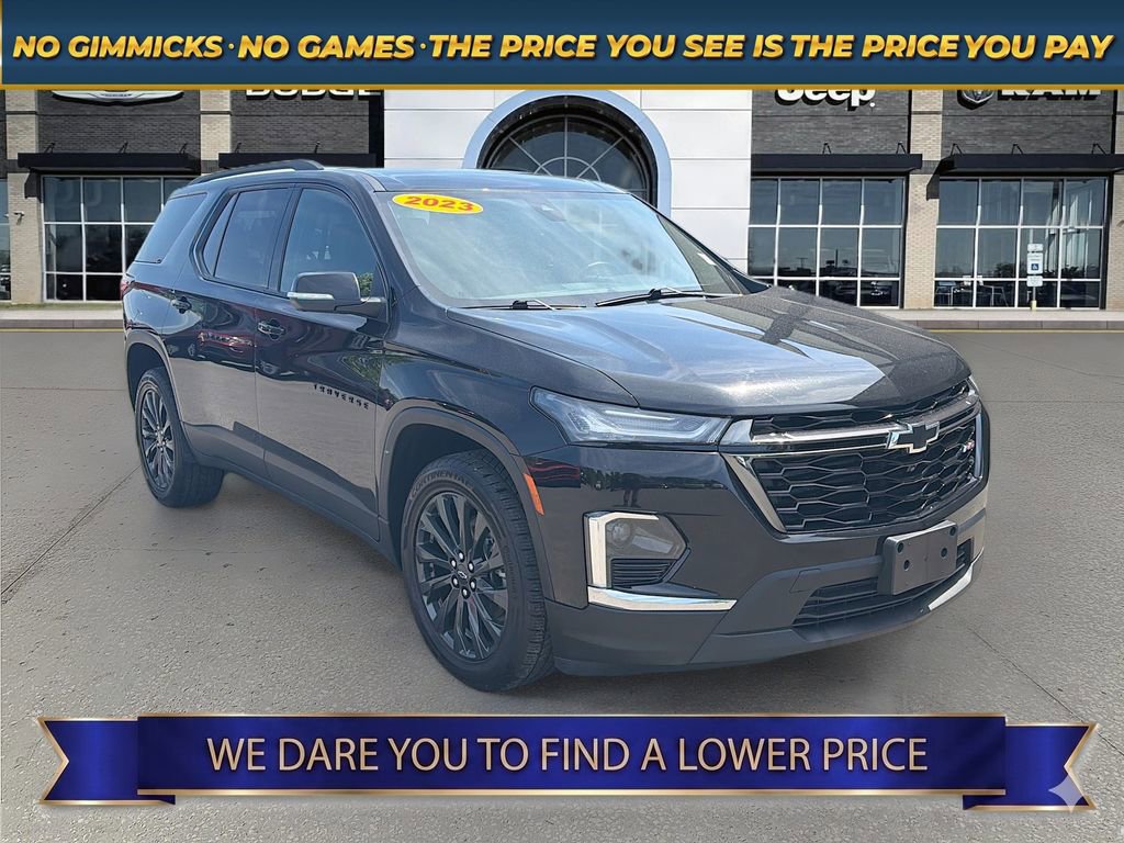 Used 2023 Chevrolet Traverse RS FWD image 1