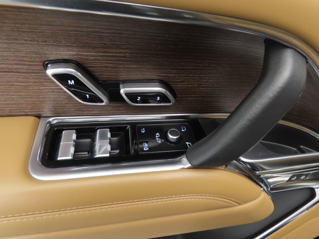 Certified 2024 Land Rover Range Rover SE image 23