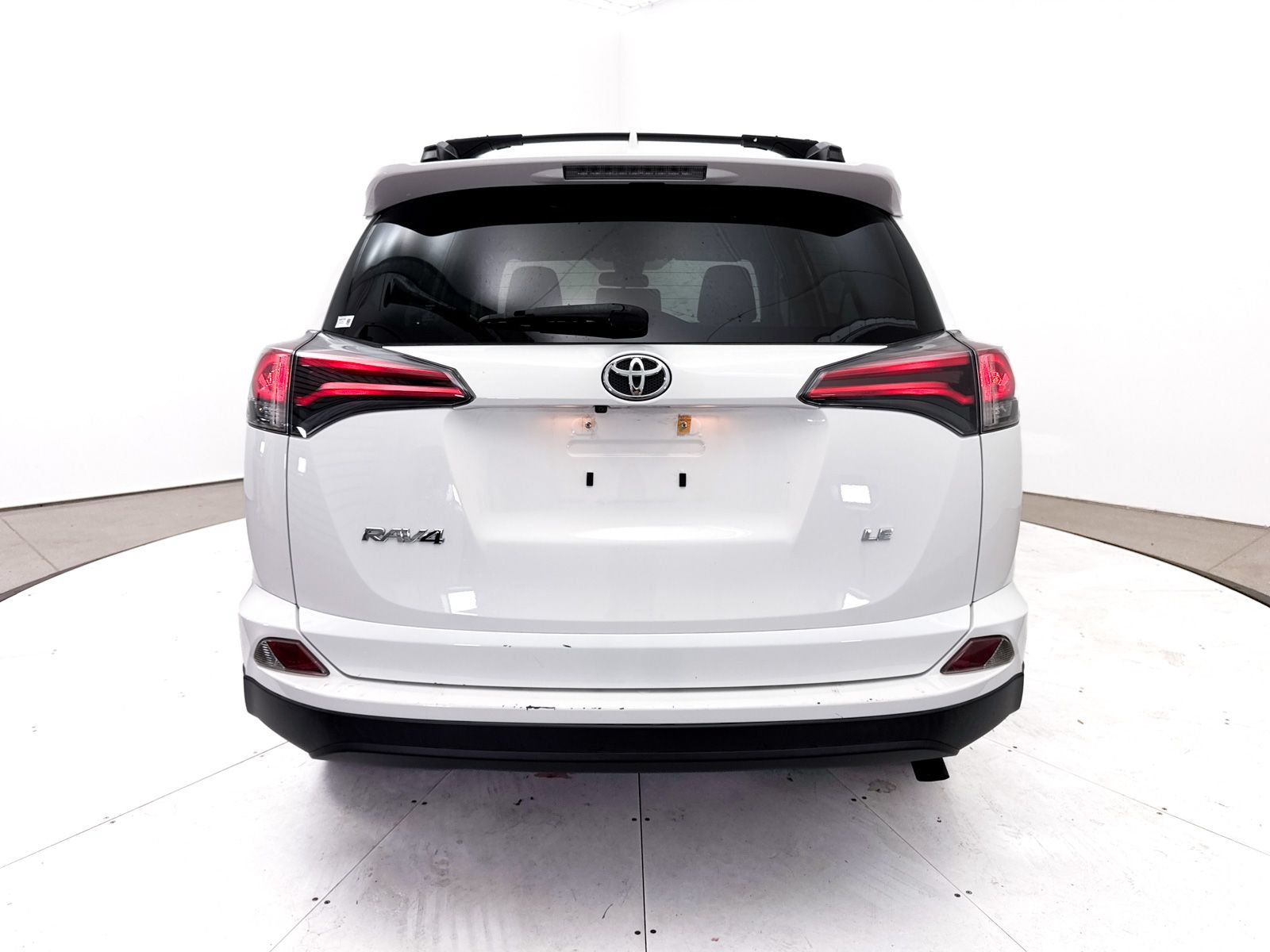 Used 2018 Toyota RAV4 LE w/ Carpet Mat Package FWD image 13
