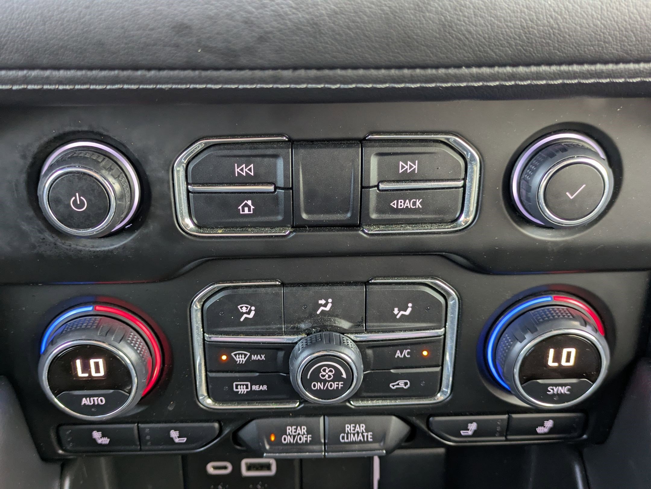 Used 2022 Chevrolet Tahoe Z71 w/ Luxury Package image 26