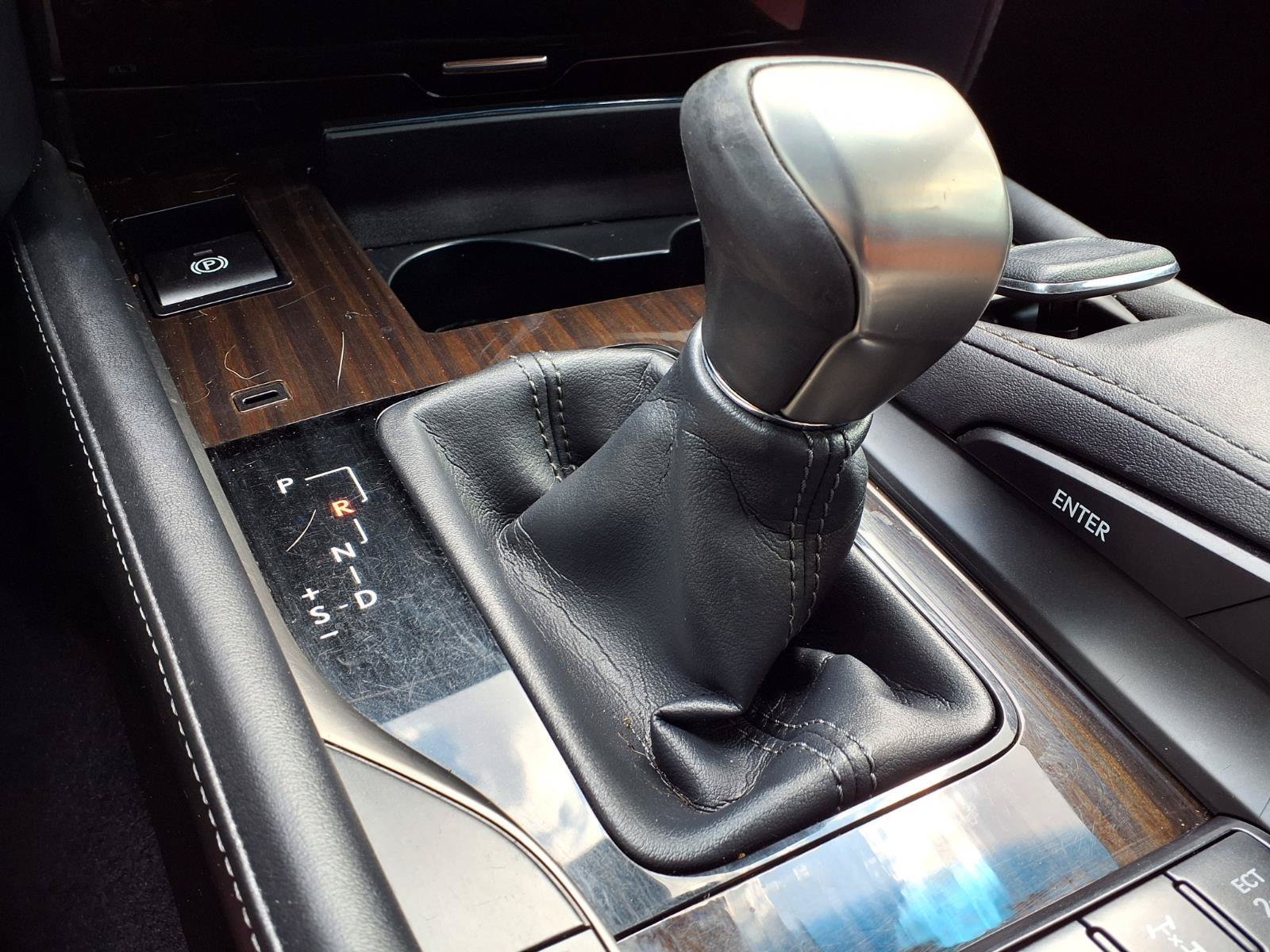Used 2016 Lexus LX 570 4WD w/ Luxury Package image 9