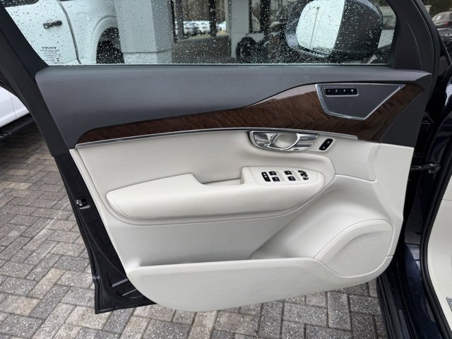 Used 2016 Volvo XC90 T6 Momentum w/ Momentum Plus Package image 6