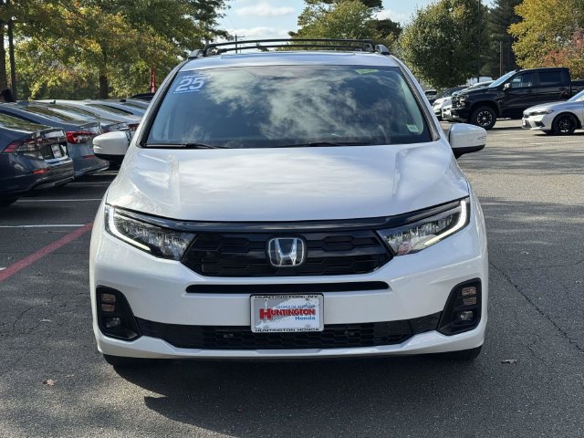 Used 2025 Honda Odyssey Touring image 2