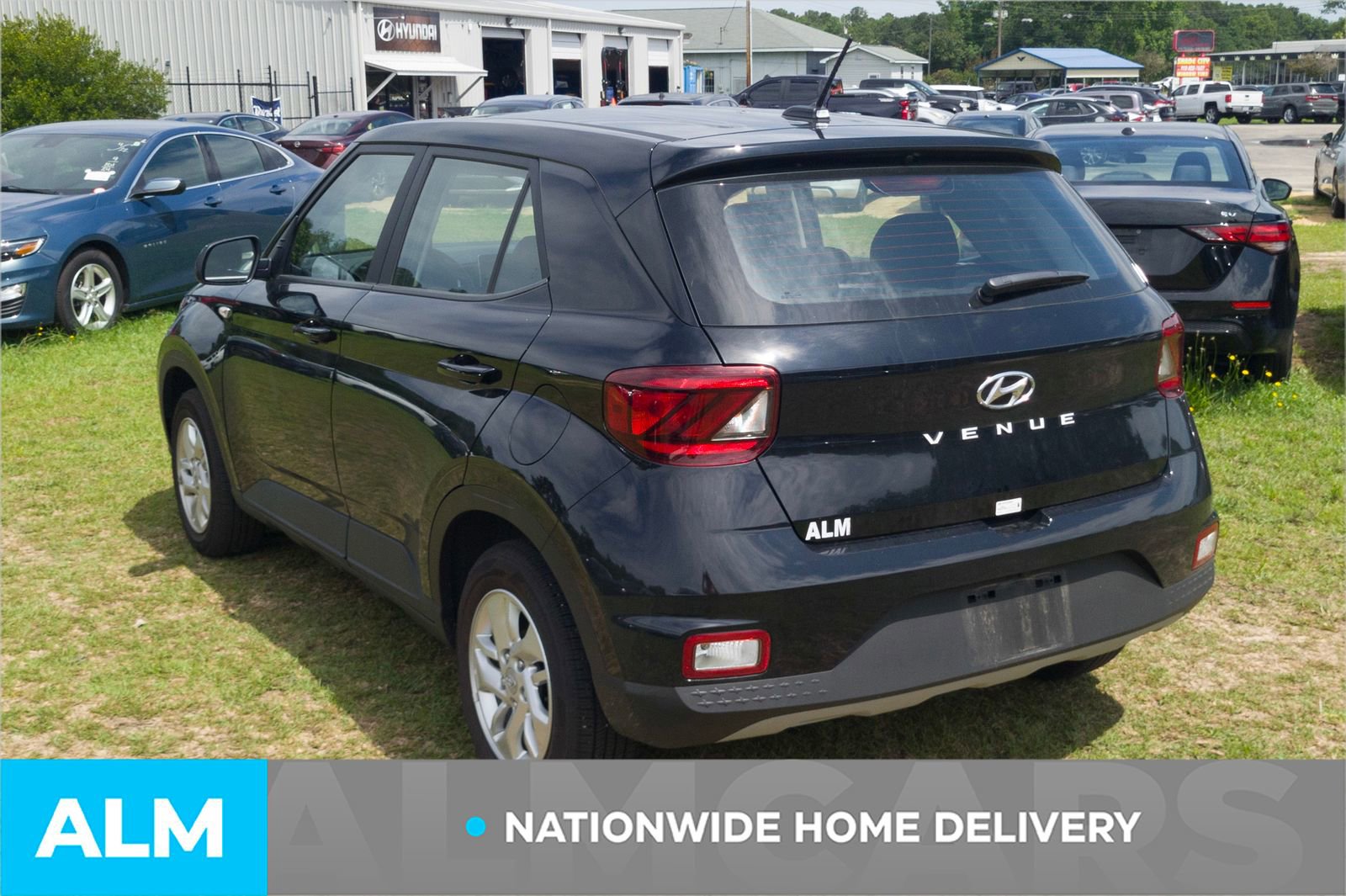 Used 2026 Hyundai Venue SE FWD image 5